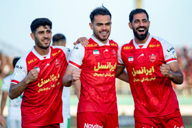 اورونوف با پرسپولیس تمدید کرد